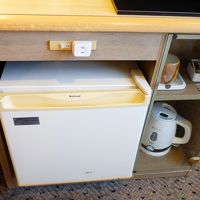 冷蔵庫＆お茶セット＆湯沸かしポット。