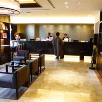 ロビー内＆フロント。