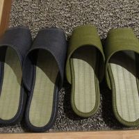 スリッパは使い捨てではありませんがアメニティに足袋があります