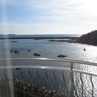 オーシャンビューの部屋から田辺湾が見えます。