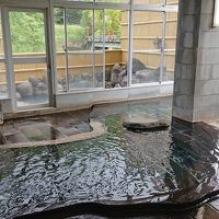 外にはぬるめの露天風呂があります。