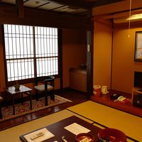 洗面所は窓辺にあります。