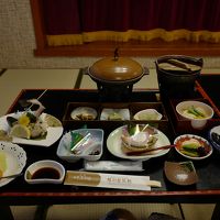 夕食は山の幸中心で、お腹に優しいおかずが目立ちます。