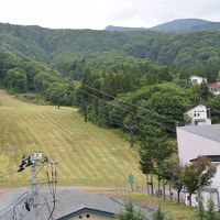 部屋の窓から、蔵王のゲレンデが見えた