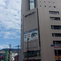 佐世保では１４階建てでも高い方。ホテル客室は8～14階部分。