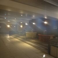 清潔な広々とした温泉大浴場