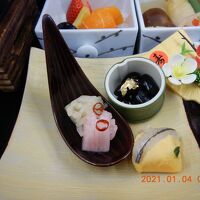 正月料理の定番、黒豆と酢の物など・・・