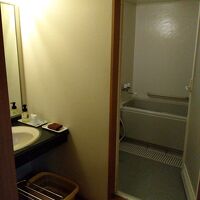 風呂とトイレは別々です。