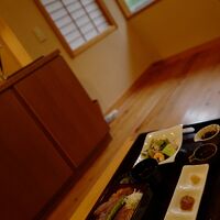 部屋食用飛騨牛ステーキ重の様子。ボリュームもあり美味しい。