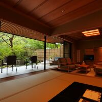 茶室付特別和室（102号室）の様子。広い部屋で寛げます。