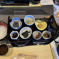 朝食はお粥と精進料理　美味