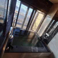 湯もみをすると絶妙な温度になり、掛け流しの泉質も最高。