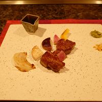 夕食は目の前で信州A5ランク牛を焼いてくれる贅沢!