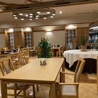 夕食。朝食会場