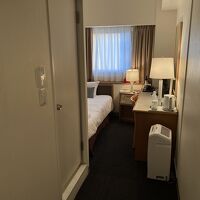 室内は若干狭さを感じる