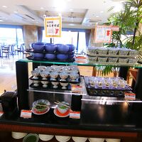 朝食はバイキングで品数も多い