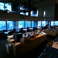 朝食は最上階のレストランでバイキング