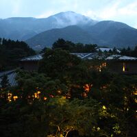 夕食後、3階の部屋の窓からの景色です