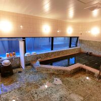 それほど広い浴室ではありません