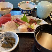 私の選んだランチの刺身定食