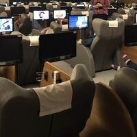 後から気づく。女性専用のリラックスルームがあることを・・