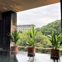 露天風呂からの風景。ぜひ昼間入ってほしい。