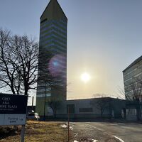 別館もある。朝日に映える別館。