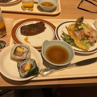 夕食はバイキング。ステーキ美味しかった。ボリューム満点。