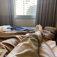 ベットでくつろいでます