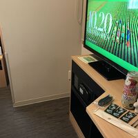 ベット脇に大きなデジタル時計がありました