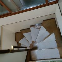 階段は急なので足腰悪い方は注意