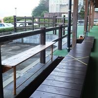 阿蘇の山々を眺めながら楽しめる足湯も設置されています。