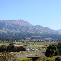 部屋からは目の前に阿蘇の山々が一望できます。