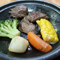 あか牛がいい感じに焼き上がりました。