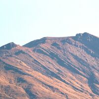 部屋から見た阿蘇の高岳です。