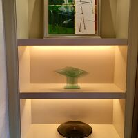 ユリスイートのベッドルームのアート作品