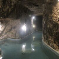 洞窟風呂はダイナミック