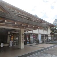 お食事はこちらでどうぞ