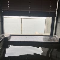 露天風呂はブラインド付き