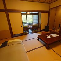 宿泊した部屋「おだまき」の様子。