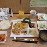 朝食一例。柏餅もありました。