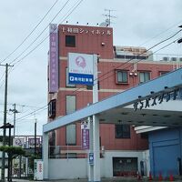 隣接する隣元ガソリンスタンドが駐車場