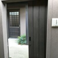 離れ屋風。壁で仕切られています。