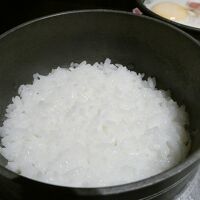 朝食のごはんは釜炊きで