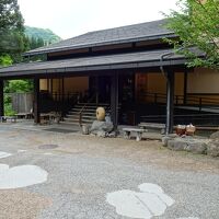 駐車場も広く、玄関先はちょっと素敵な写真スポット