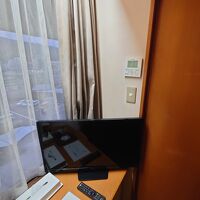 狭いですが綺麗で必要な設備は整っているので十分。