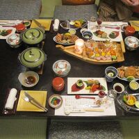 実際はこの他にも料理が運ばれてきて、食べきれない量でした。