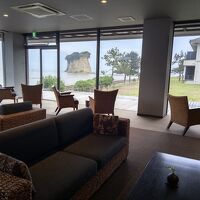 ロビーです。見附島も見えます。