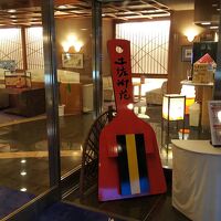 大きな鳴子のオブジェです。