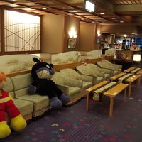 アンパンマンとばいきんまんもくつろぐロビーです。